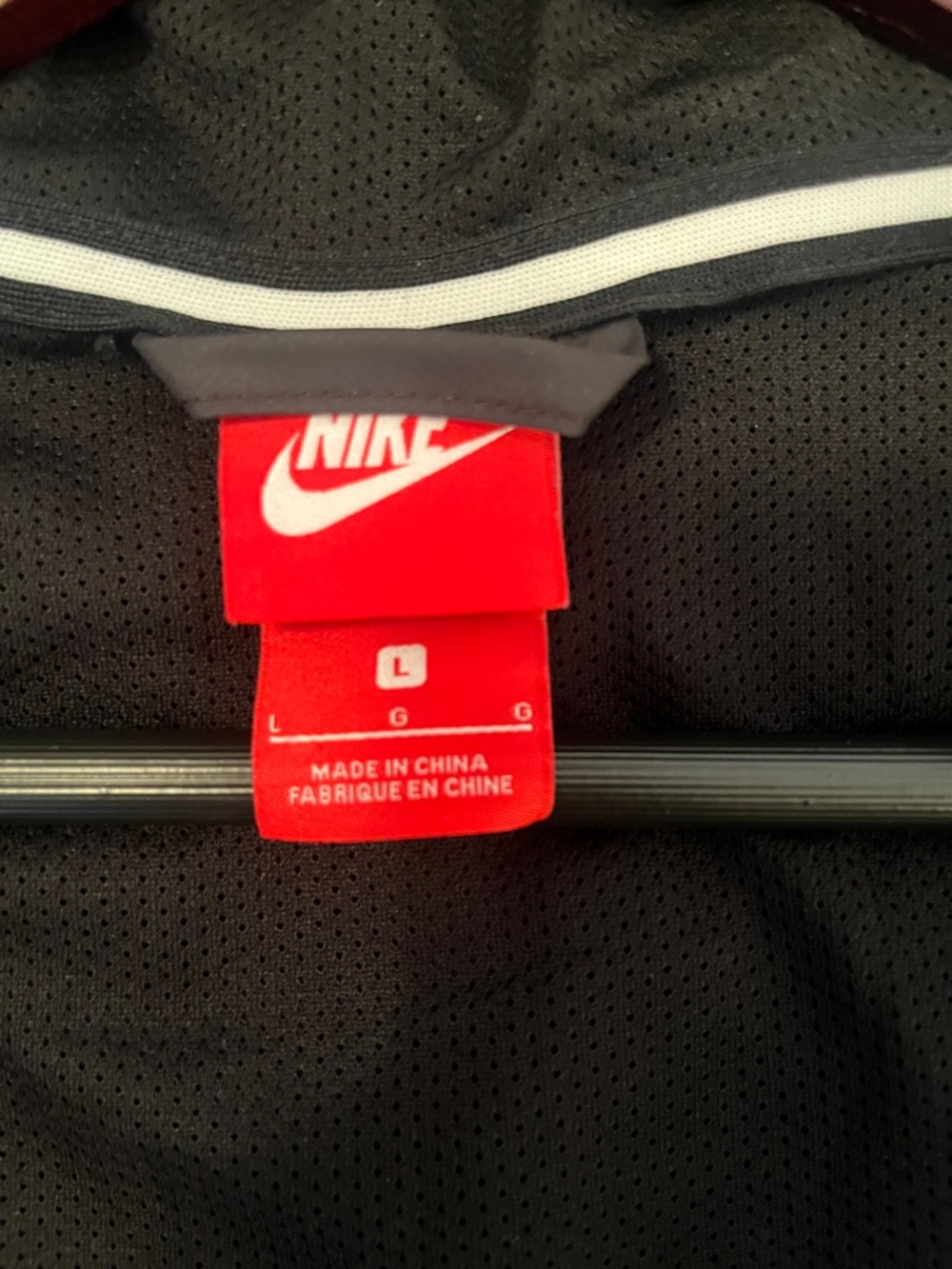 Nike Black Hooded Windrunner Jacket - Picture 5 of 5